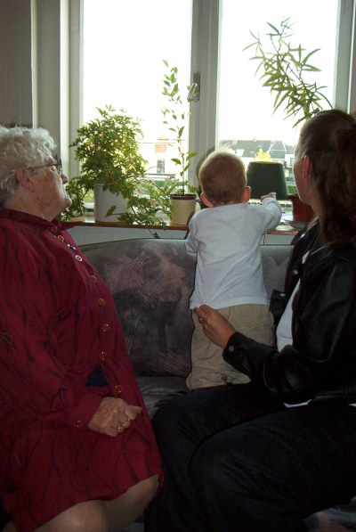 Oma, Jip and Ester.