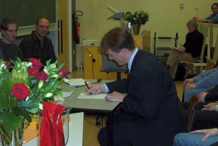 Signing 2.