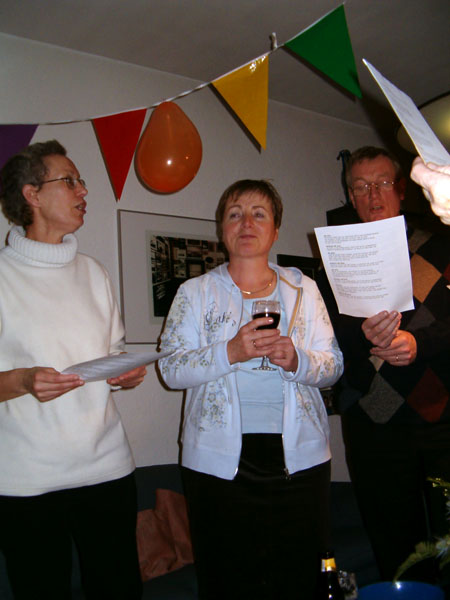 Ria singing.